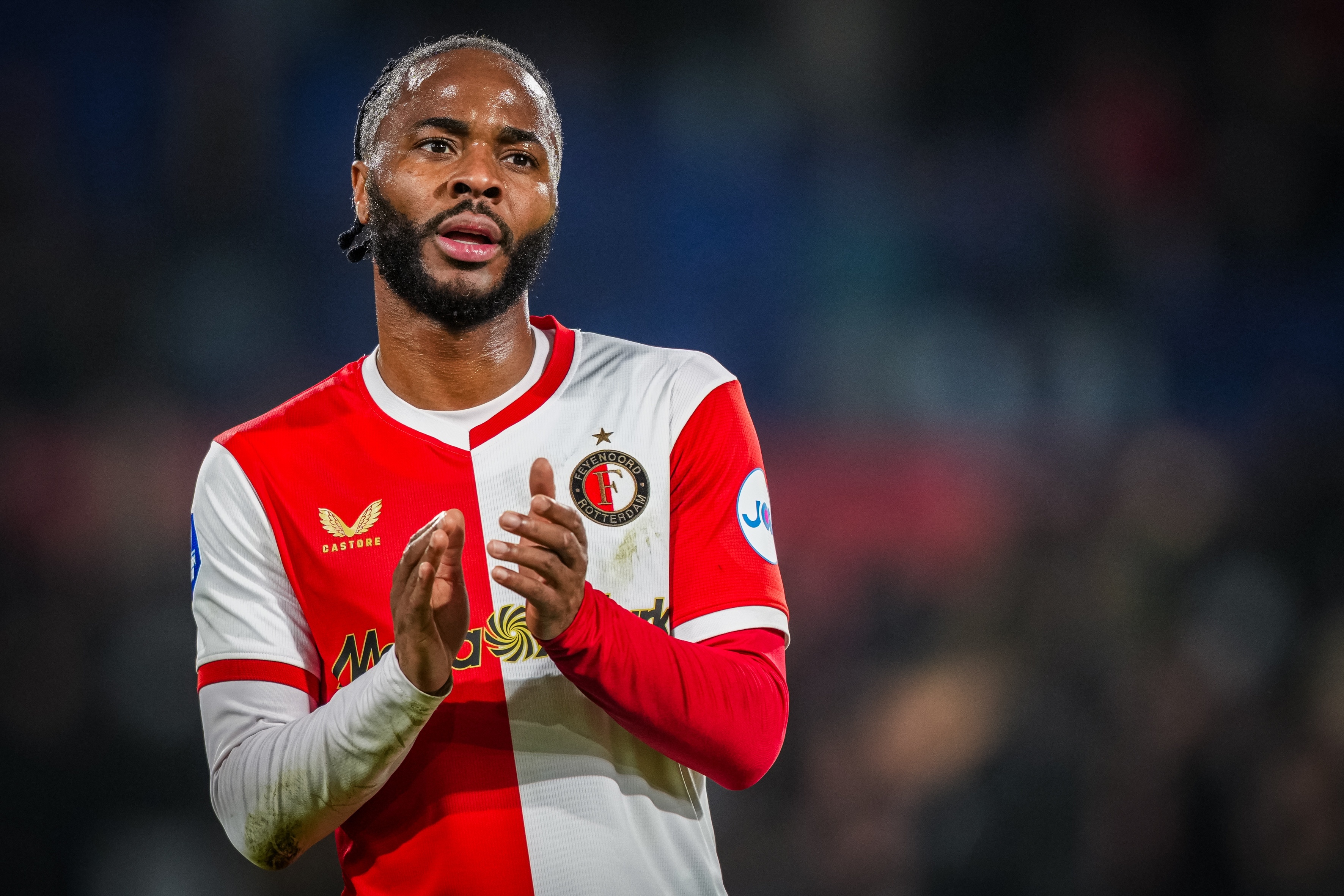 世界杯下载-记者提问斯特林时笑了，斯特林回怼：你不该笑，我在努力找回状态